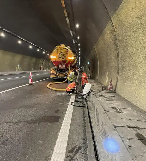 淮南隧道排水渠清淤